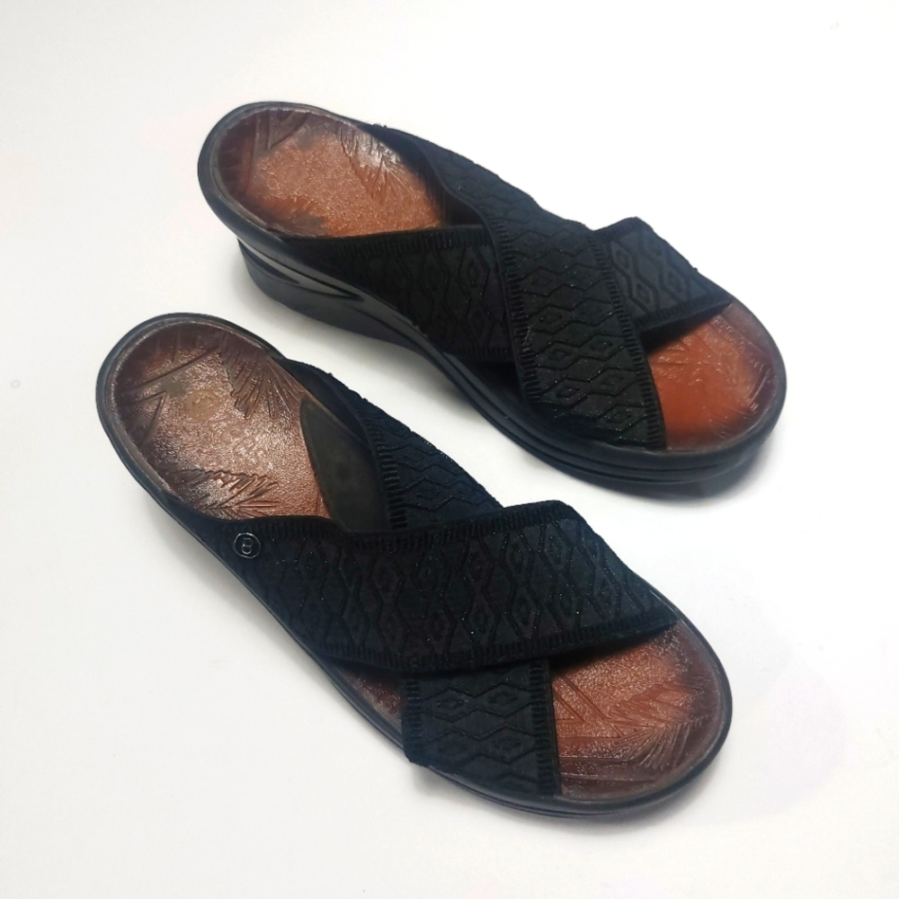 BZEES Black Crisscross Sandals Size 7.5M